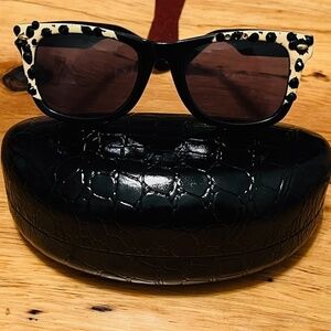 BETSEY JOHNSON Women's Sunglasses "Cat eye" B1215 Raven/Ivory